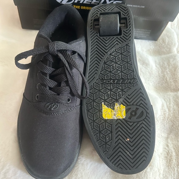Heelys Black Skateboard Sneakers with Vulcanized Sole - Picture 3 of 5